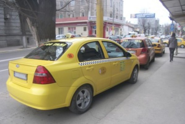 Tupeu de taximetrist: a fugit cu Iphone-ul unei cliente şi l-a vândut în Piaţa Chiliei